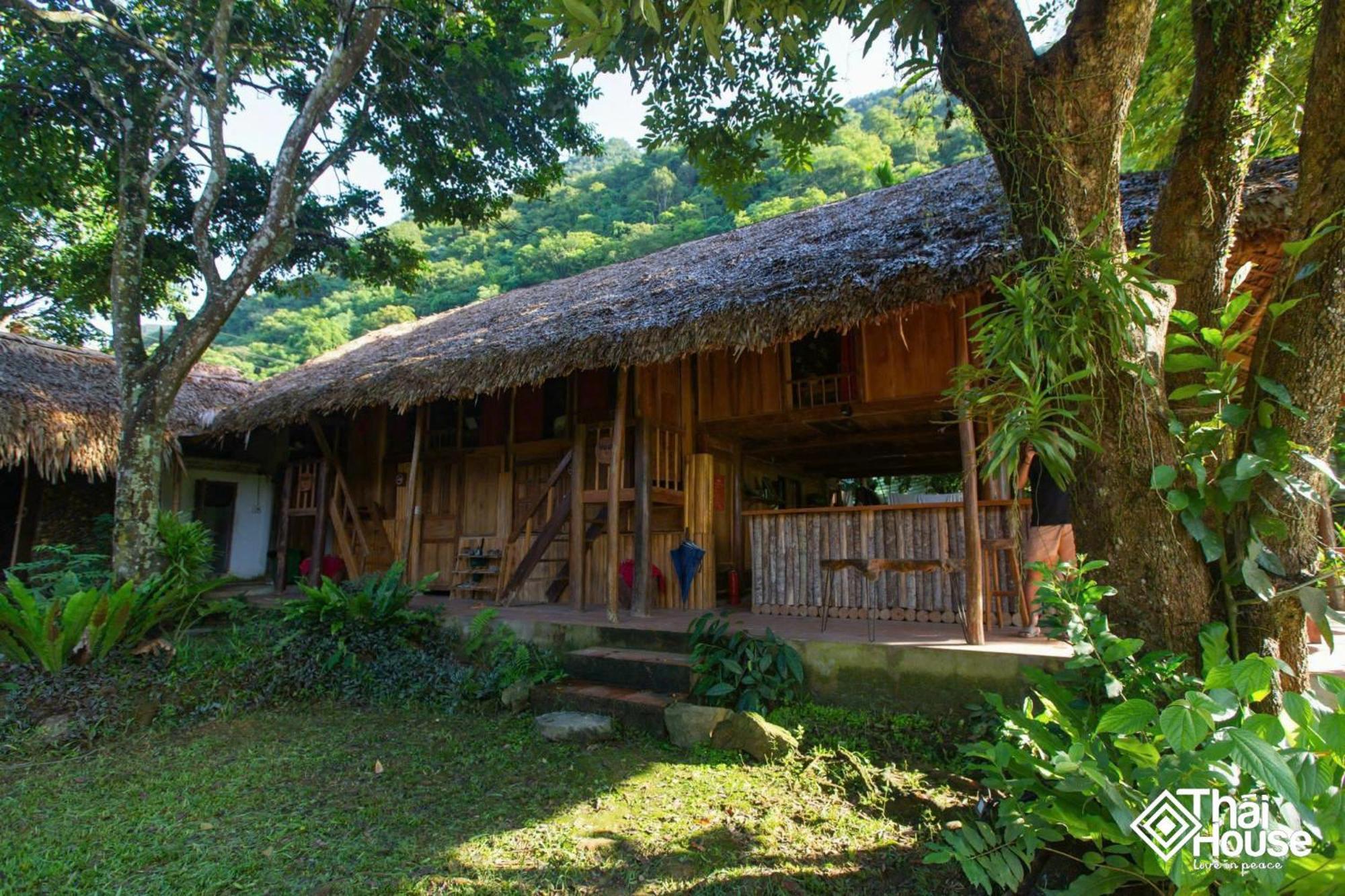 Thai House Pu Luong - Century Old Stilt House With Terrace Views Huong Ba Thuoc エクステリア 写真