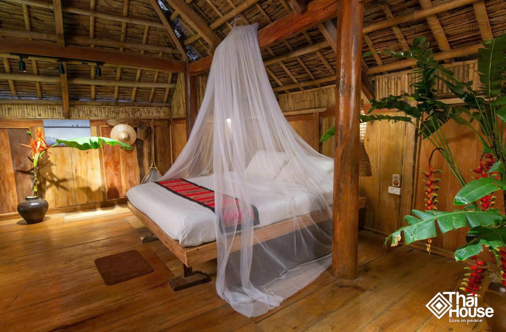 Thai House Pu Luong - Century Old Stilt House With Terrace Views Huong Ba Thuoc エクステリア 写真