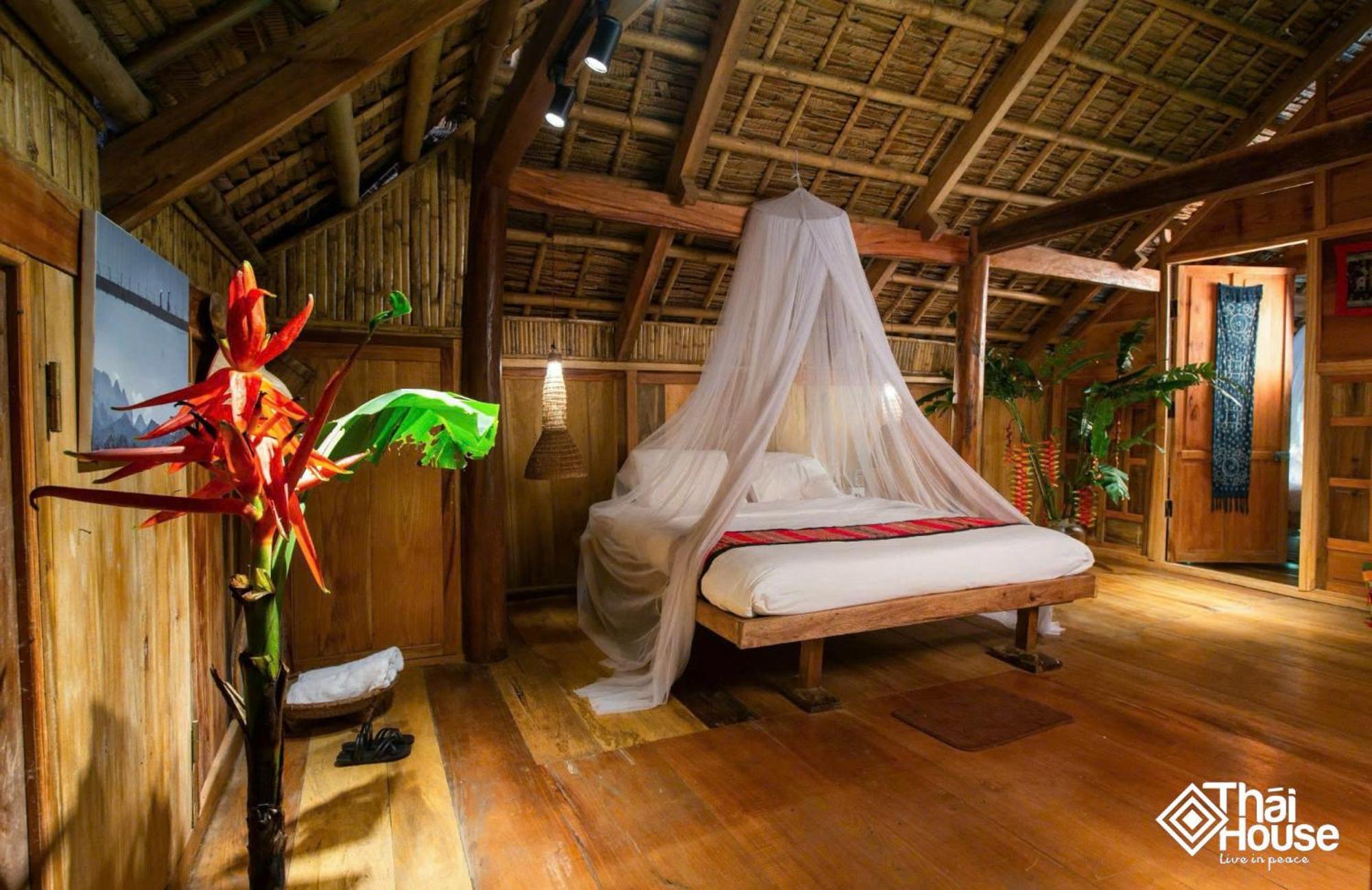 Thai House Pu Luong - Century Old Stilt House With Terrace Views Huong Ba Thuoc エクステリア 写真