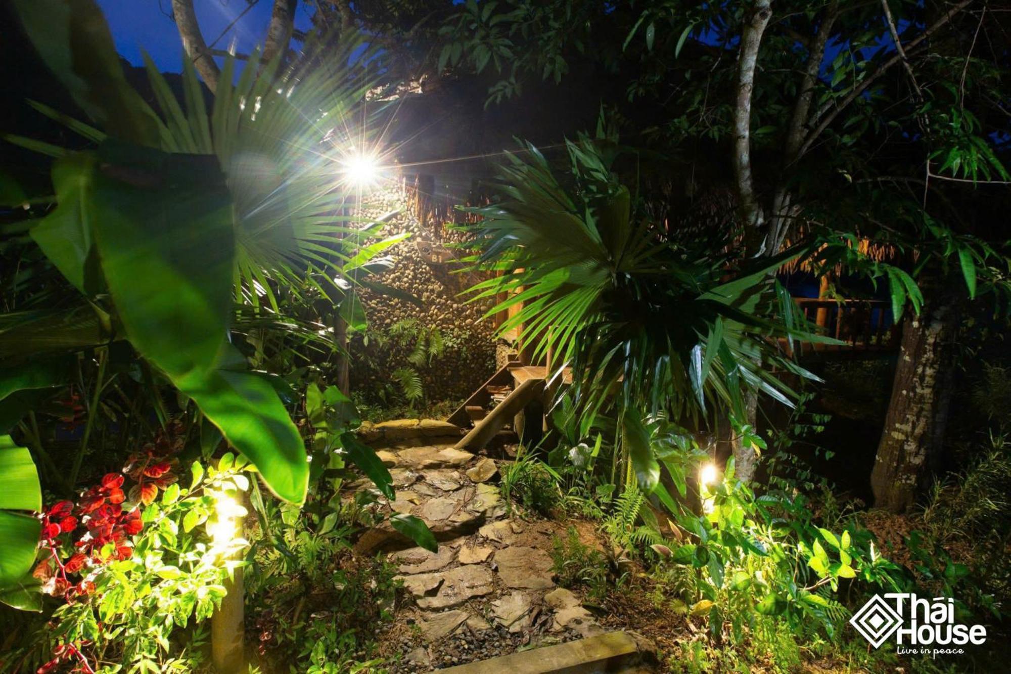 Thai House Pu Luong - Century Old Stilt House With Terrace Views Huong Ba Thuoc エクステリア 写真