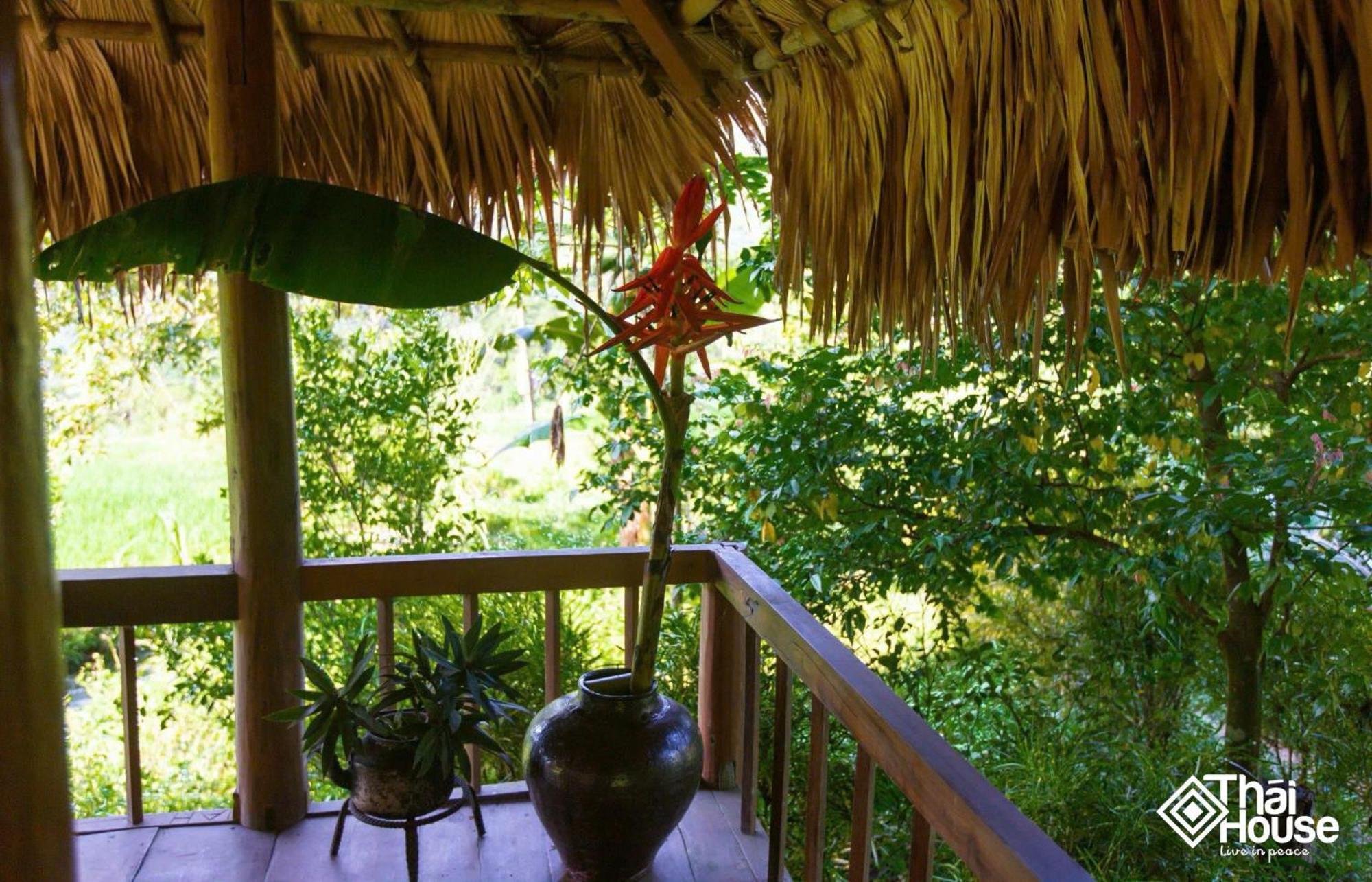 Thai House Pu Luong - Century Old Stilt House With Terrace Views Huong Ba Thuoc エクステリア 写真