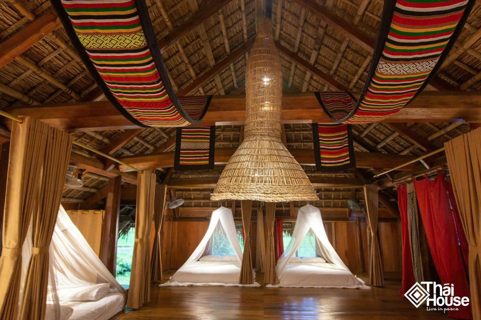 Thai House Pu Luong - Century Old Stilt House With Terrace Views Huong Ba Thuoc エクステリア 写真